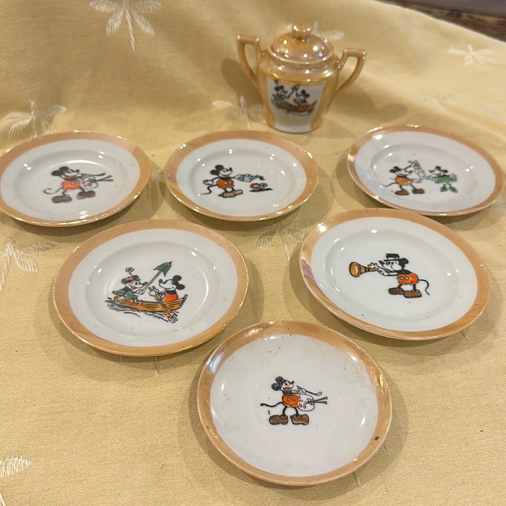 Disney Mickey & Minnie Mouse Vintage Lusterware 7 Piece Set Plates & Sugar Dish.